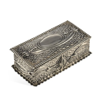 Lot 327 - AN EDWARDIAN ART NOUVEAU SILVER BOX