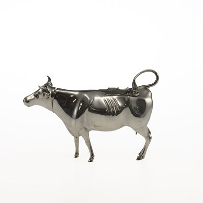 Lot 252 - A DUTCH SILVER COW CREAMER