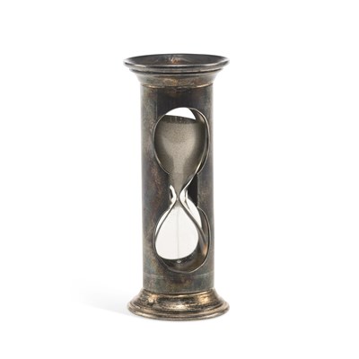 Lot 272 - AN ELIZABETH II SILVER EGG TIMER