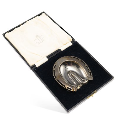 Lot 371 - A VICTORIAN SILVER HORSESHOE SHAPED DISH