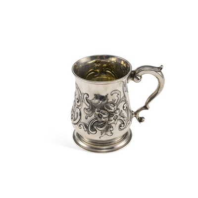 Lot 439 - A GEORGE II SILVER MUG