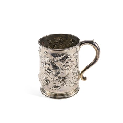 Lot 420 - A GEORGE III SILVER MUG