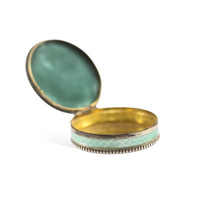 Lot 358 - AN ART DECO SILVER AND ENAMEL PILL BOX OR ROUGE POT