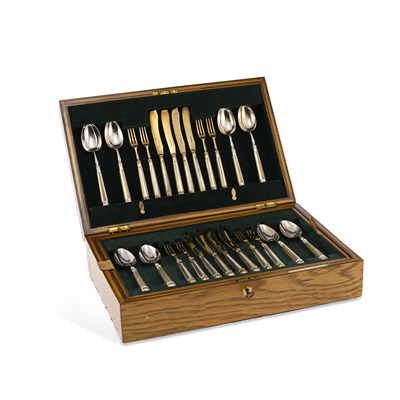 Lot 265 - A GEORGE V CANTEEN OF SILVER AND MOTHER-OF-PEARL DESSERT KNIVES, FORKS AND SPOONS