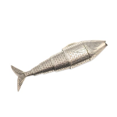 Lot 417 - A GEORGE III NOVELTY SILVER VINAIGRETTE IN THE FORM OF AN ARTICULATED FISH