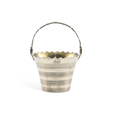 Lot 425 - AN EARLY GEORGE III SILVER CREAM PAIL