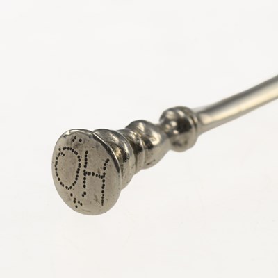 Lot 450 - A 17TH CENTURY SILVER SEAL-TOP SPOON