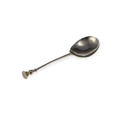 Lot 448 - A 17TH CENTURY SILVER SEAL TOP SPOON