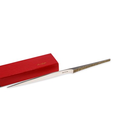 Lot 274 - STUART DEVLIN: AN ELIZABETH II SILVER AND PARCEL-GILT PAPER KNIFE