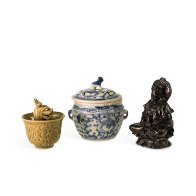 Lot 490 - A GROUP OF THREE CHINESE OBJECTS