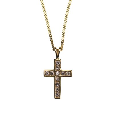 Lot 643 - AN 18 CARAT GOLD DIAMOND CROSS PENDANT ON CHAIN