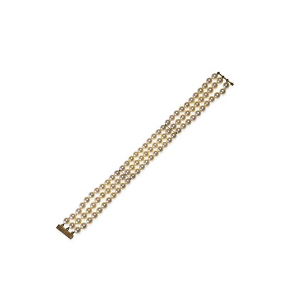 Lot 620 - A GOLD CULTURED PEARL BRACELET