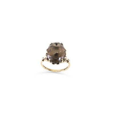 Lot 787 - A 9 CARAT GOLD SMOKY QUARTZ RING