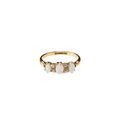 Lot 760 - AN EDWARDIAN 18 CARAT GOLD OPAL AND DIAMOND RING
