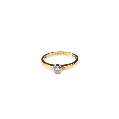 Lot 633 - AN 18 CARAT GOLD SOLITAIRE DIAMOND RING