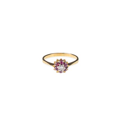 Lot 702 - AN 18 CARAT GOLD RUBY AND DIAMOND CLUSTER RING