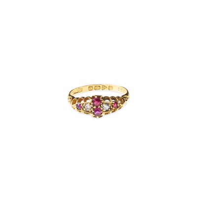 Lot 766 - AN 18 CARAT GOLD RED STONE AND DIAMOND RING