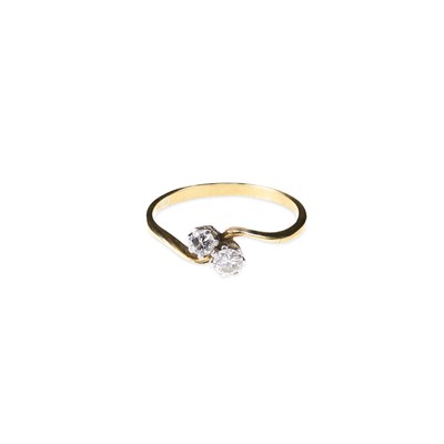 Lot 786 - A DIAMOND TOI ET MOI RING