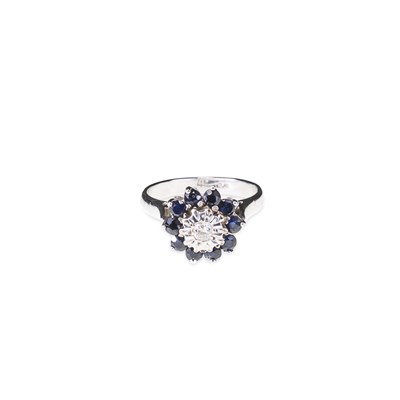 Lot 721 - A 9 CARAT WHITE GOLD SAPPHIRE AND DIAMOND CLUSTER RING