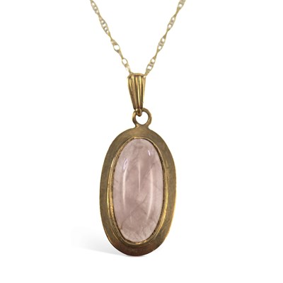 Lot 640 - A 9 CARAT GOLD ROSE QUARTZ PENDANT ON CHAIN