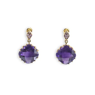 Lot 727 - A PAIR OF 9 CARAT GOLD AMETHYST PENDANT EARRINGS