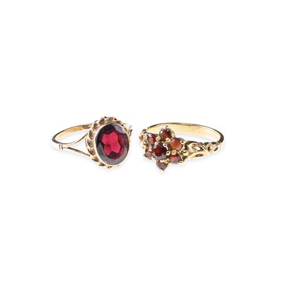 Lot 628 - TWO 9 CARAT GOLD GARNET RINGS