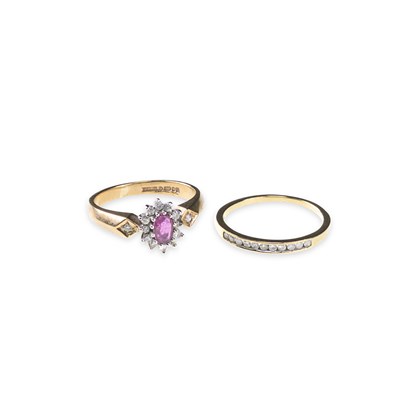 Lot 612 - TWO 9 CARAT GOLD GEM-SET RINGS