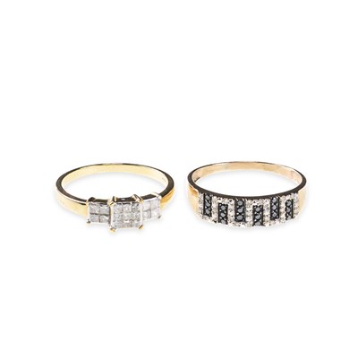 Lot 701 - TWO 9 CARAT GOLD DIAMOND RINGS