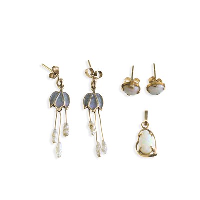 Lot 623 - A GROUP OF GEM-SET JEWELLERY