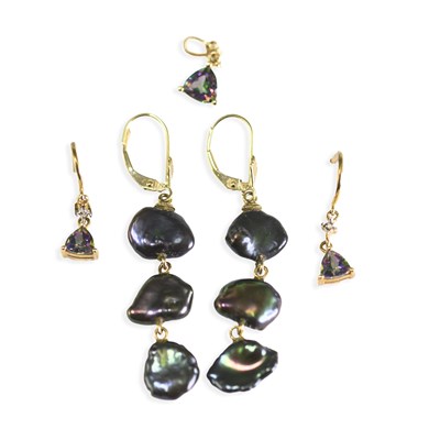 Lot 667 - A GROUP OF GEM-SET JEWELLERY
