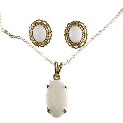 Lot 698 - A OPAL PENDANT ON CHAIN AND A PAIR OF OPAL STUD EARRINGS