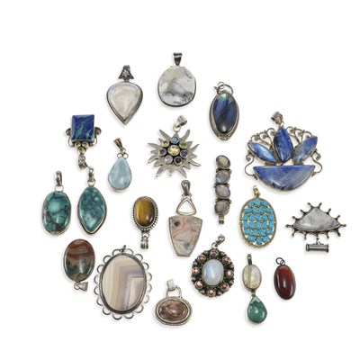 Lot 649 - A GROUP OF GEM-SET PENDANTS