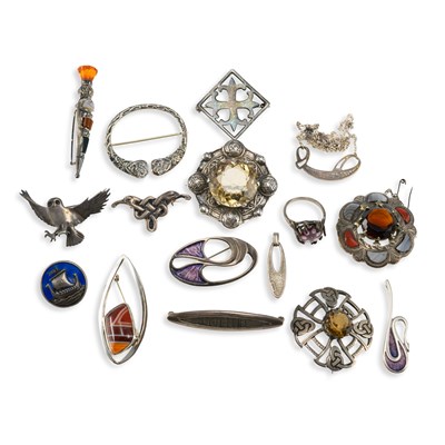 Lot 718 - A GROUP OF SCOTTISH AND CELTIC SILVER JEWELLERY