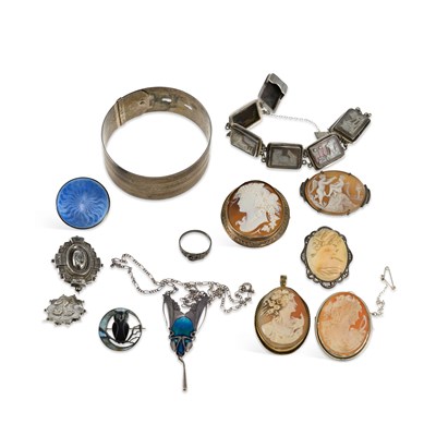 Lot 728 - A GROUP OF ANTIQUE AND LATER JEWELLERY