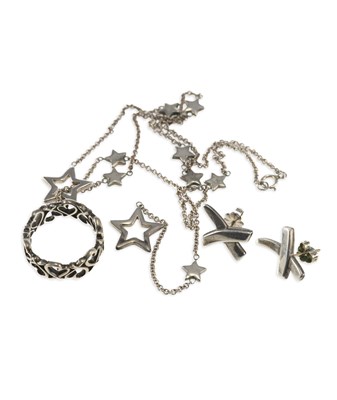 Lot 641 - A GROUP OF TIFFANY & CO SILVER JEWELLERY