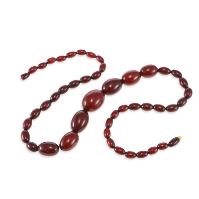 Lot 784 - A CHERRY AMBER BAKELITE BEAD NECKLACE