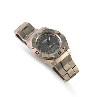 Lot 559 - A GENTS TITANIUM TISSOT T-TOUCH BRACELET WATCH