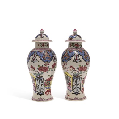 Lot 99 - A PAIR OF SAMSON CHINESE STYLE VASES AND COVERS