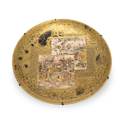 Lot 462 - A JAPANESE SATSUMA EARTHENWARE PLATE