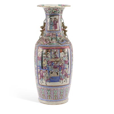 Lot 486 - A CHINESE FAMILLE ROSE PORCELAIN VASE