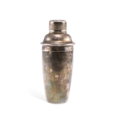 Lot 213 - A 20TH CENTURY SILVER-PLATED COCKTAIL SHAKER
