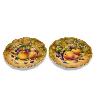 Lot 162 - A PAIR OF ROYAL WORCESTER FRUIT PLATES