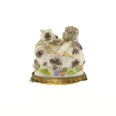 Lot 85 - A FRENCH PORCELAIN BONBONNIÈRE