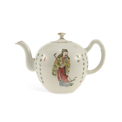 Lot 465 - A CHINESE PORCELAIN TEAPOT