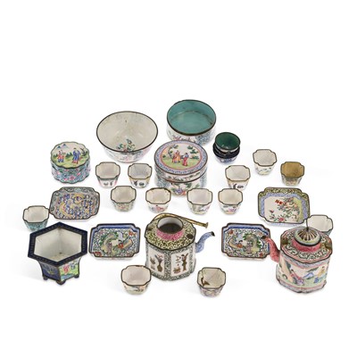 Lot 535 - A GROUP OF CHINESE CANTON ENAMEL WARES