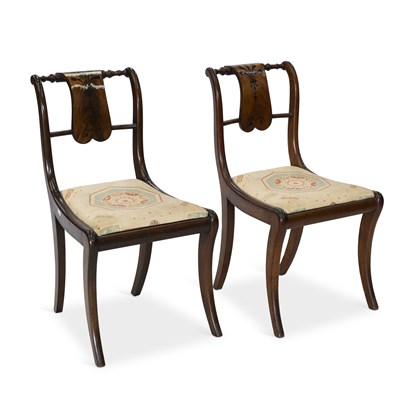 Lot 1093 - A PAIR OF REGENCY EBONY-INLAID MAHOGANY SIDE CHAIRS