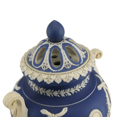 Lot 133 - AN ADAMS & BROMLEY POT POURRI AND COVER