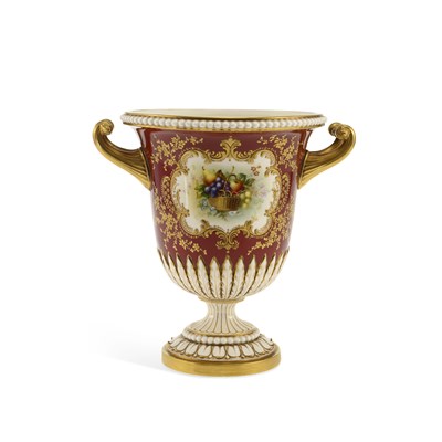 Lot 161 - A ROYAL WORCESTER PORCELAIN URN