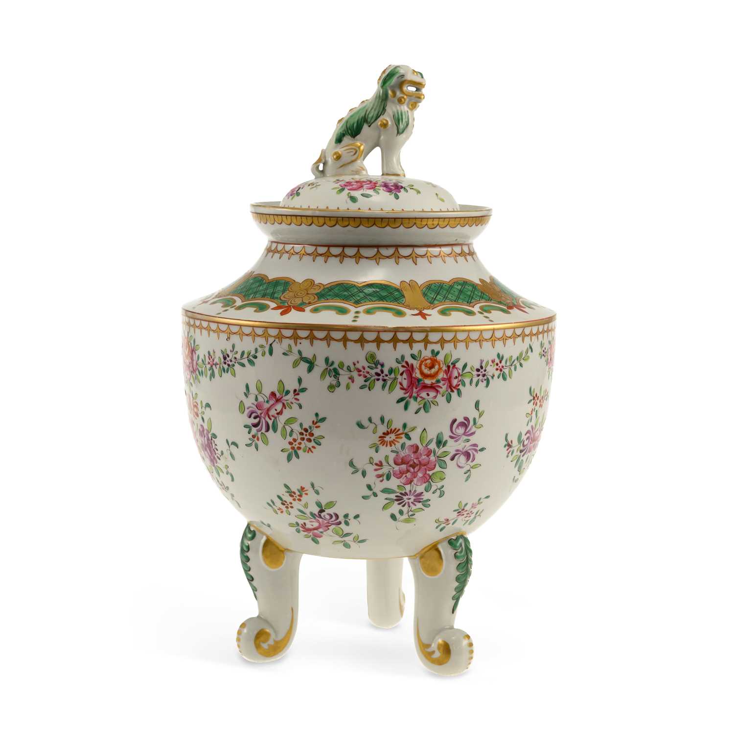 Lot 95 - A SAMSON PORCELAIN ARMORIAL CENSER