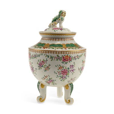 Lot 95 - A SAMSON PORCELAIN ARMORIAL CENSER